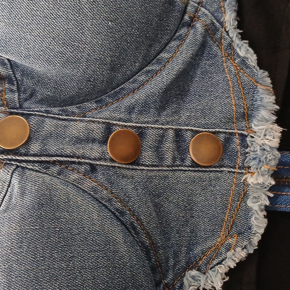 Chic Denim and Black Two-Piece Set - Picture 5 of 6